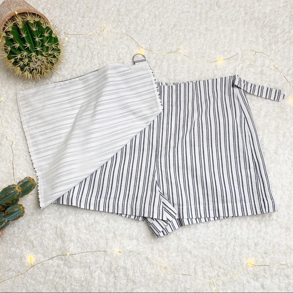 Forever21 White and Blue Striped Skort Size Medium - Picture 2 of 8